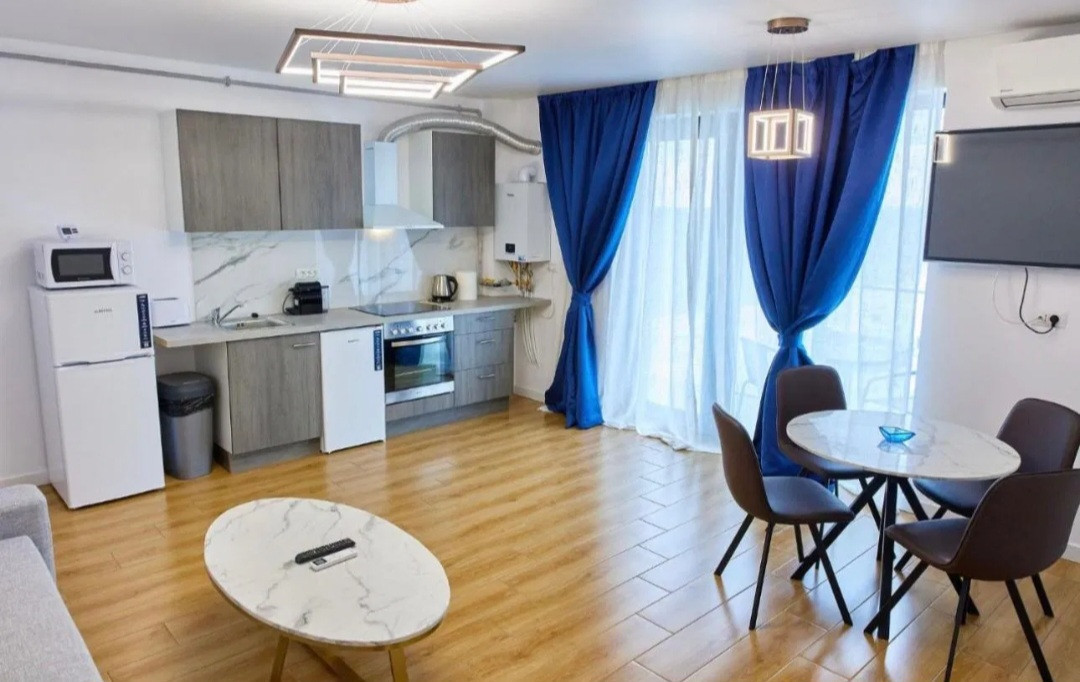 PRIMA LINIE LA PROMENADĂ | VEDERE LA MARE |  2 CAMERE MOBILAT | COMISION 0 