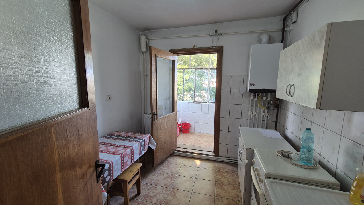 TOMIS 3 | DECOMANDAT | EXCLUSIVITATE