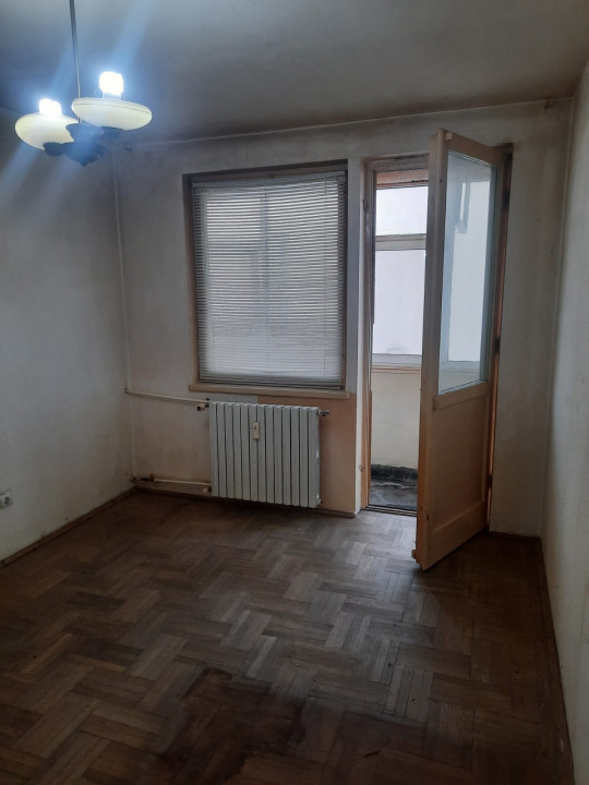 Apartament cu 2 Camere, Oportunitate de Renovare, Ideal pentru Investiție