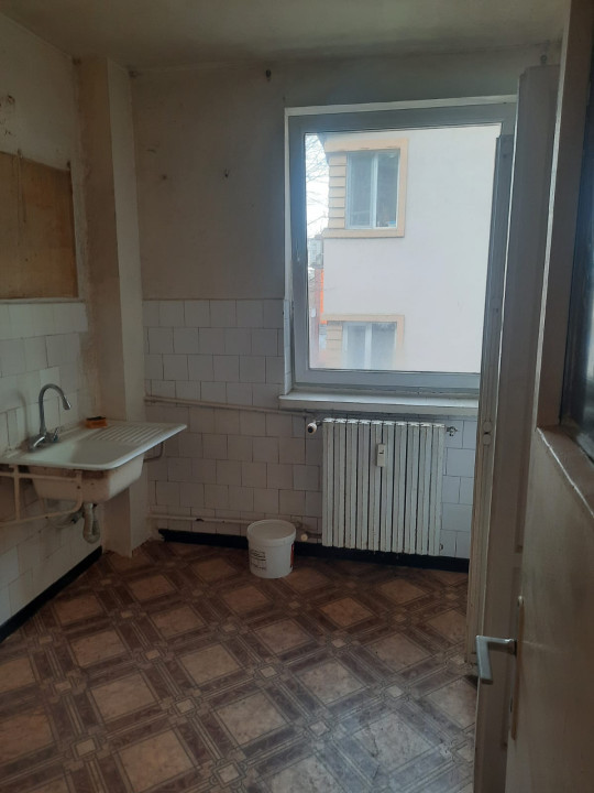 Apartament cu 2 Camere, Oportunitate de Renovare, Ideal pentru Investiție
