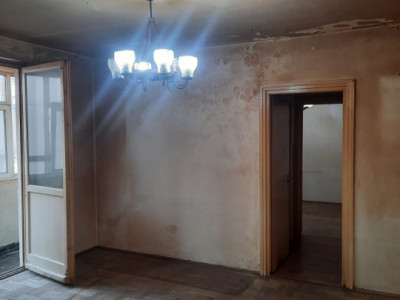 Apartament cu 2 Camere, Oportunitate de Renovare, Ideal pentru Investiție