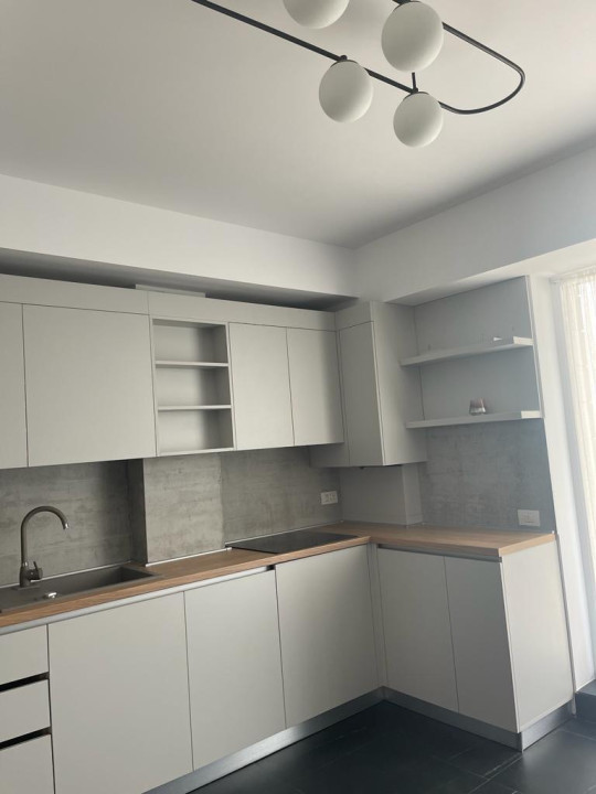 Apartament 4 camere —250 MP—Mamaia